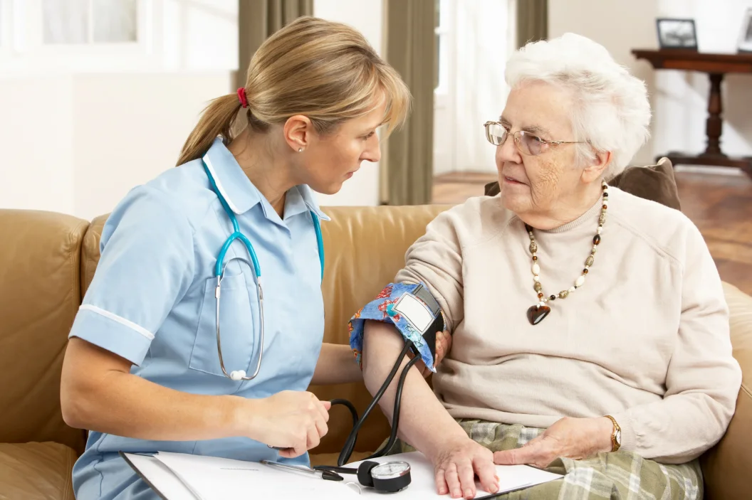 Пациентам старческого и пожилого возраста