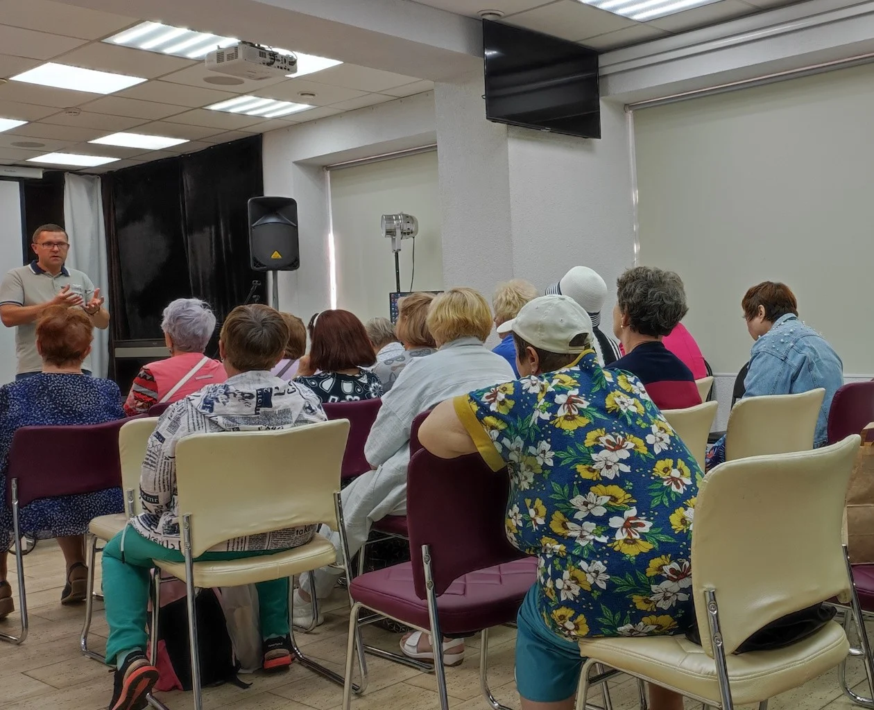 На занятии в школе пациента слушателям рассказали о профилактике онкозаболеваний кожи