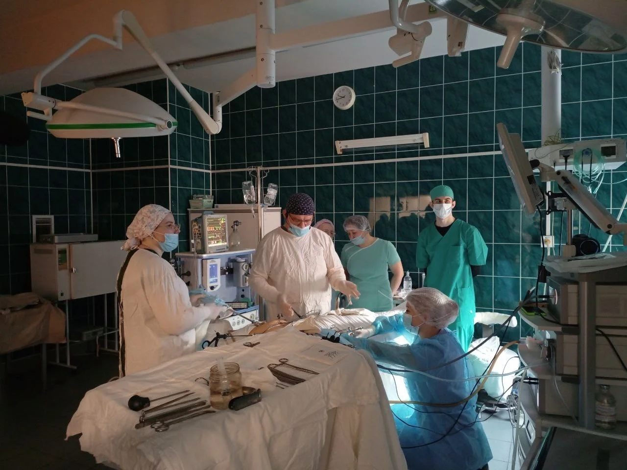 Врачи областной больницы спасли молодую женщину со сложным клиническим случаем заболевания кишечника