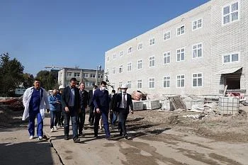 Антон Алиханов: Реконструкция Детской областной больницы идет в соответствии с графиком