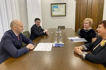 Алексей Беспрозванных поздравил медиков областной станции переливания крови с высокой оценкой их работы Алексей Беспрозванных поздравил медиков областной станции переливания крови с высокой оценкой их работы