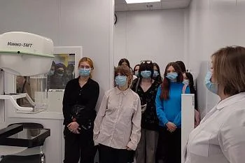 Городская больница № 4 провела день открытых дверей для калининградских школьников