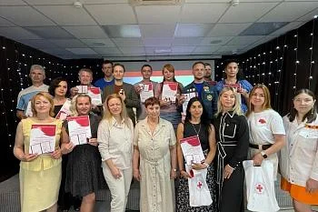 3 июля в Центральной городской библиотеке им. А.П. Чехова прошла торжественная церемония вручения удостоверений и нагрудных знаков «Почётный донор России».