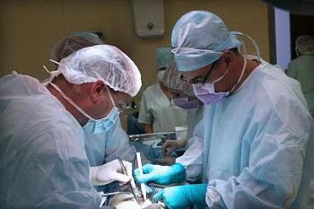 Евгений Зиничев поручил не допустить в текущем году снижения уровня заработной платы медперсонала