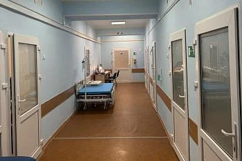 Сразу в нескольких отделениях Центральной городской клинической больницы установят новые двери 